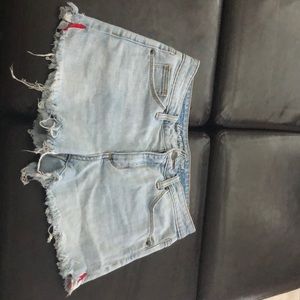 Jean shorts with a red and white side split